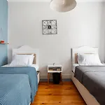 Cozy Flat 6 Min Walking To Taksim Square